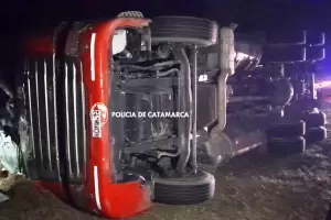 Cuesta del Totoral: Volc camin que transportaba naranjas