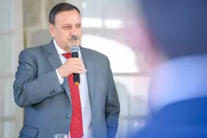 Milei sali al cruce de Quintela por buscar emitir una moneda propia: "Si gasta plata con Lali Espsito y no le paga a los policas, no es problema nu