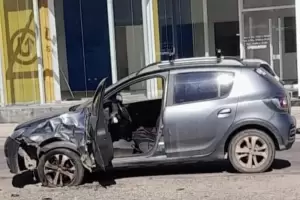 Brutal choque entre una camioneta y una motocicleta dej un herido