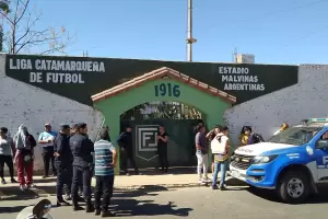 Un partido violento: se metieron en la cancha a agredir a uno de los jugadores
