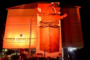 La Cmara de Diputados ilumina de naranja el Palacio Legislativo, en concientizacin del TDAH