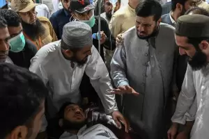 M�s de 40 muertos tras explosi�n de una bomba en un acto pol�tico en Pakist�n