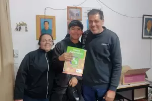 Entregaron libros de lengua y matemtica a los estudiantes de Copacabana