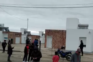 Toma en Saujil: los padres del menor discapacitado reciben el apoyo de la comunidad