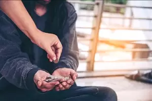 Joven catamarqueo expuso a un hombre que inventa enfermedades a su hijo para pedir plata