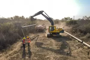 Jalil recorri el avance de obra del Gasoducto Lavalle-Catamarca