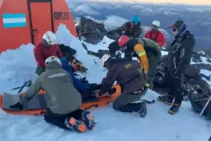 Dramtico rescate en el volcn Lann: Joven andinista se encontraba varado a 2.300 metros de altura