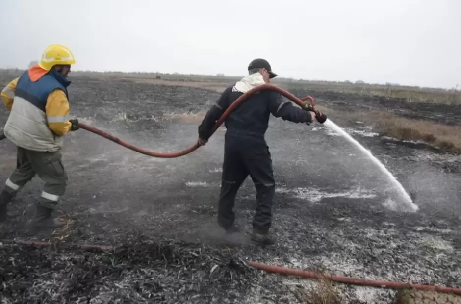 El fuego lleg a alcanzar los dos kilmetros de frente de extensin (@ambientepb