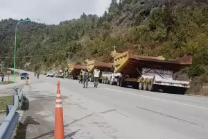 Trnsito interrumpido por desplazamiento de equipo minero