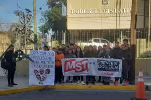 El MST present un proyecto de ley para bajar los sueldos de los funcionarios