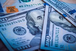 Dlar blue: cay por tercera jornada, se sostiene por debajo de los $1000