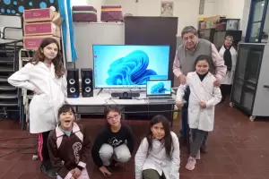 Proyecto de clases remotas de ingls: culmin la entrega de equipamiento