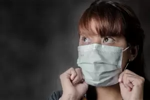 Subieron 80% los casos de Covid en el mundo pero la mortalidad baj