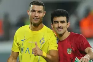 Un jugador le pidi a una foto a Ronaldo y, al publicarla, lo compar con Messi: "El segundo mejor jugador de la historia