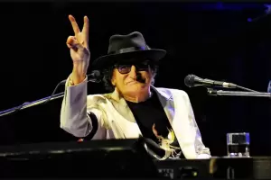 Charly Garca est internado para realizarle varios estudios de rutina y ver su estado de salud