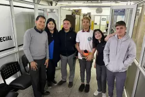 Alumnos de la EPET N7 continan mejorando su prototipo de bastn para ciegos