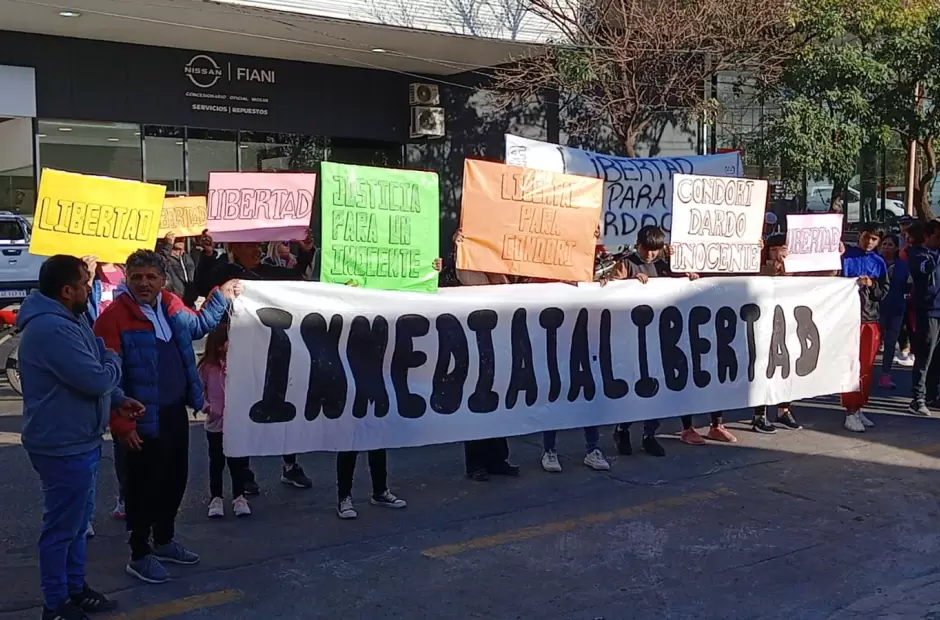 Protesta por Condor� / Foto Silvina Bravo - La Uni�n