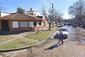 Estaban asaltando a su vecina, fue a defenderla y lo mataron