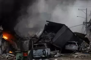 Explot una zona comercial: hay 10 muertos y 11 desaparecidos