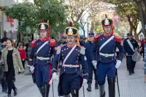 Emotivo recibimiento a los Granaderos: fueron la sensacin en la marcha por la peatonal