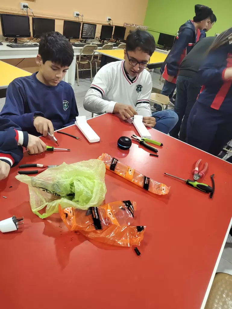 colegio privado gabriela mistral  carros tecnologicos