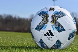 AFA: present la nueva pelota del ftbol argentino con las tres estrellas