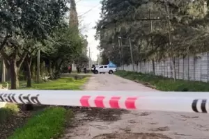 Encontraron a un albail muerto en una zanja e investigan si su hijo lo asesin a pualadas