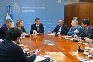 Gobierno define nuevos aumentos de tarifas de luz y gas luego de la fuerte devaluacin
