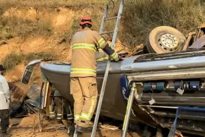 Luto en el futbol de Brasil: volc un micro y murieron 8 hinchas de Corinthians