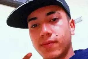 Un adolescente result asesinado a pualadas cuando sala de una fiesta