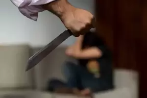 Asfixi a su expareja en medio de una discusin e intent darle muerte con un cuchillo