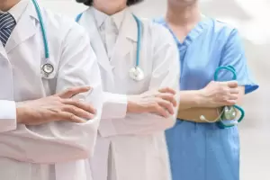 Mdicos y trabajadores de salud: piden a los candidatos que presenten sus propuestas para la salud