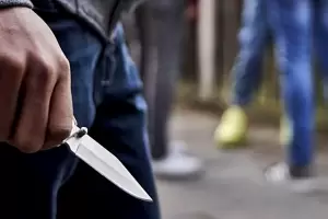 Un adolescente fue apualado a la salida de la escuela