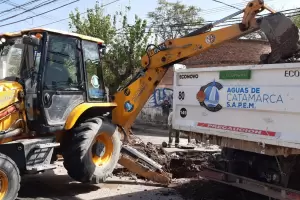 Pleno centro: se rompi un cao de Aguas de Catamarca