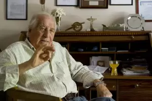 Velan los restos del ex Gobernador Hugo Mott en Casa de Gobierno