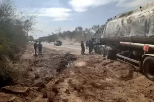 Tras el accidente del camin de YPF, hay un desvo en la RN 64 y habilitaron el trnsito