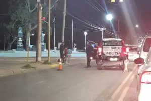 Siniestro vial: Una moto y un auto colisionaron en avenida Belgrano y Alem