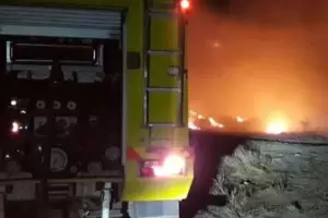 Combaten un incendio en el Norte de Capital
