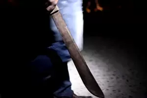 Un adolescente ingres a una escuela con un machete y atac a dos mujeres