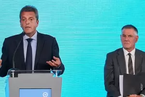 El Gobierno presiona a las empresas por la suma fija: La tienen para pagar, no se quejen