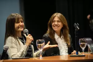 Celia Sarqus, reconocida escritora catamarquea, present en Buenos Aires el libro sobre Felipe Varela
