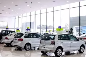 Cuntos sueldos se necesitan para comprar un auto 0km en la Argentina?