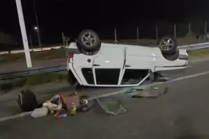 Tremendo vuelco en Avenida Circunvalacin