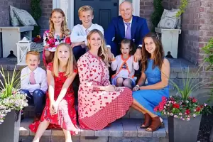 Una youtuber que suba contenido sobre maternidad fue detenida por abuso infantil