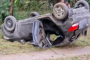 Impactante vuelco en Huillapima: el conductor result con lesiones