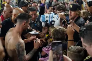 Locura por Messi: Las estrellas de Hollywood que pidieron autgrafos y sus reacciones
