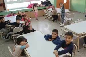 Entregaron ms de 430 sillas y 70 mesas para los Jardines de Infantes de la Provincia