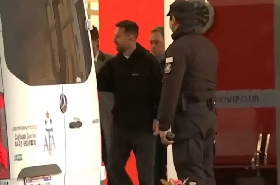 El capitn de la Seleccin llegando al pas