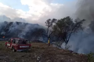 La Carrera: controlaron el incendio y se mantendr guardia de ceniza por el viento