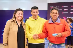 Zenteno entreg ms de 100 pares de anteojos en Valle Viejo